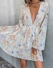 WOMEN FLORAL DEEP V PLEATEDLONG SLEEVE MINI DRESS ( SIZE M )