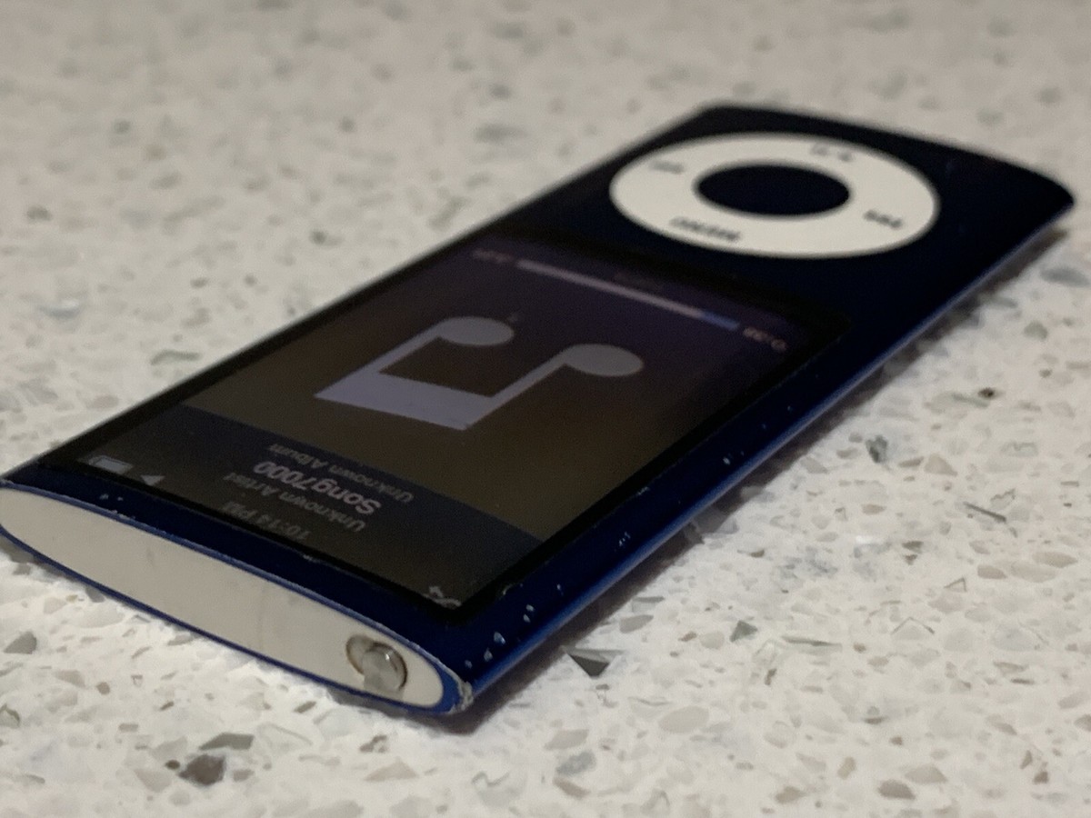 Apple iPod Nano 5th Gen with Camera 8GB Blue Model A1320+ Charger