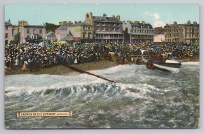 Start Rettungsboot Worthing RNLI überfüllter Strand Schaulustige maritime Postkarte