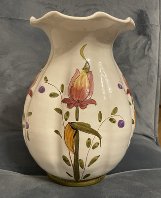 Keramik Vase weiß handbemalt Blumen- & Beerenmotiv gewellter Rand glänzend 24cm