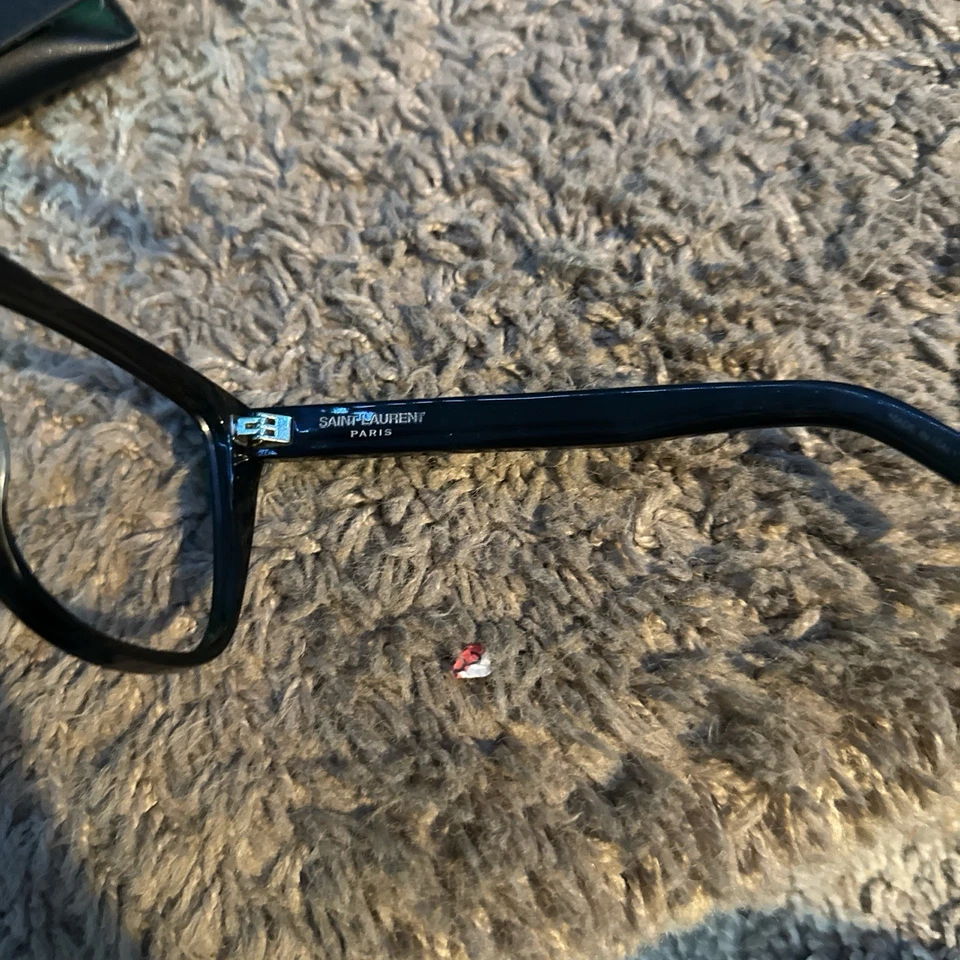 Marco negro para gafas de sol Yves Saint Laurent Foto 3 de 4