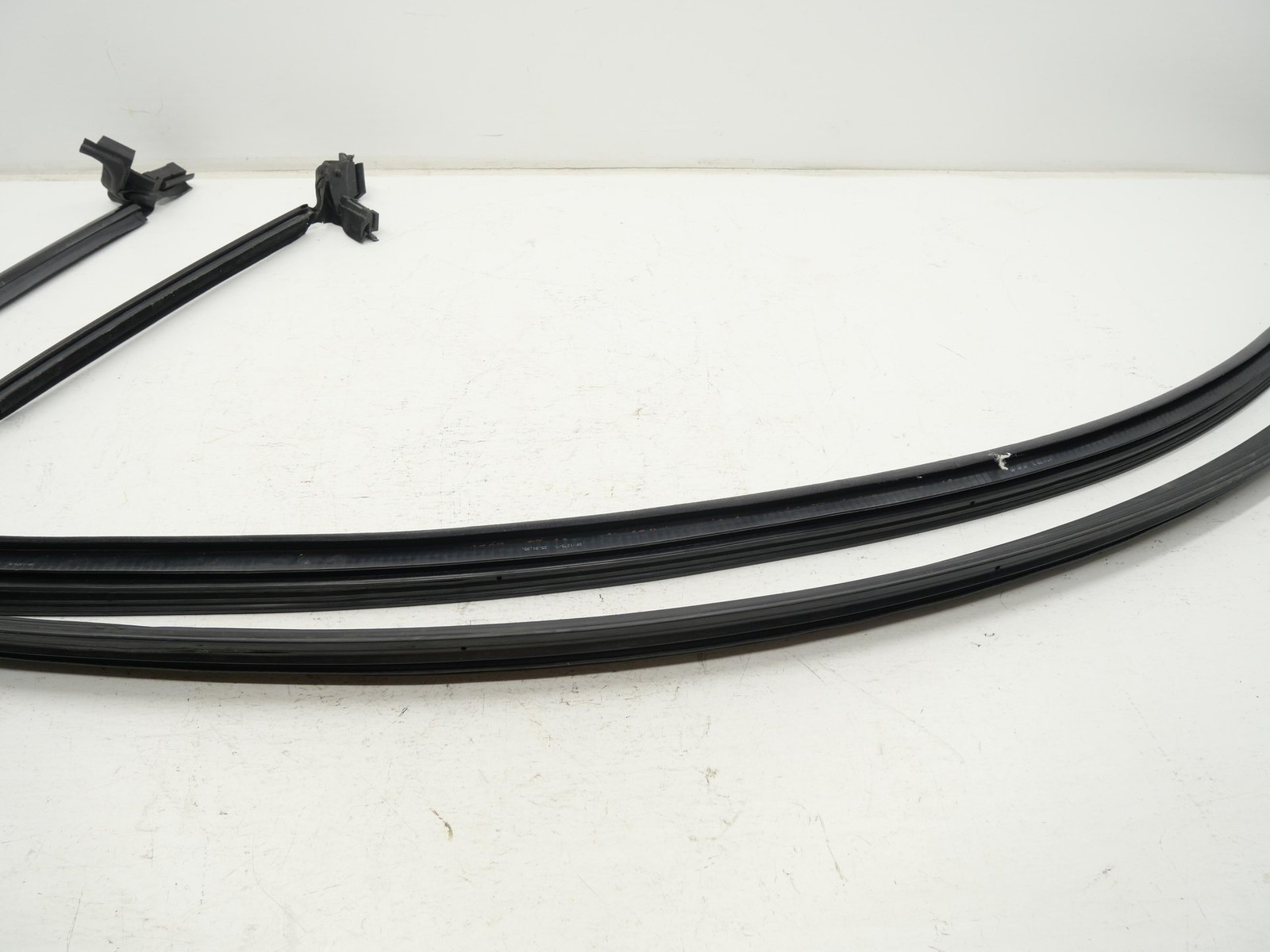 2005 Bentley Continental GT Front Door Weather Stripping Left/Right Pair 59k OEM