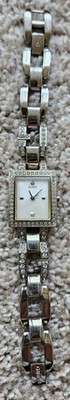 Womens Guess Silvertone Watch Crystal Accents w/G Bracelet U95026L1 NEED BATTERY