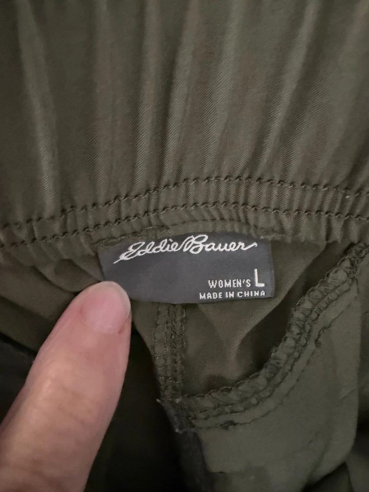 EDDIE BAUER olive green lightweight pull on pants w pockets Women's L - Image 3 of 4