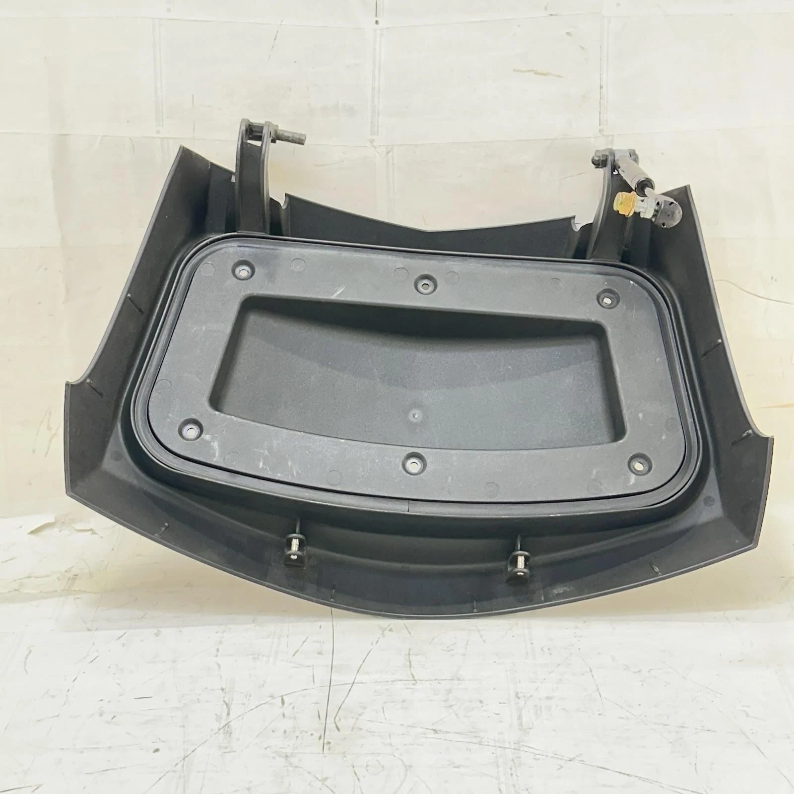 2016 Can-Am Spyder Rt Posterior Maletero Interior Cubierta Puntal Elevador Panel
