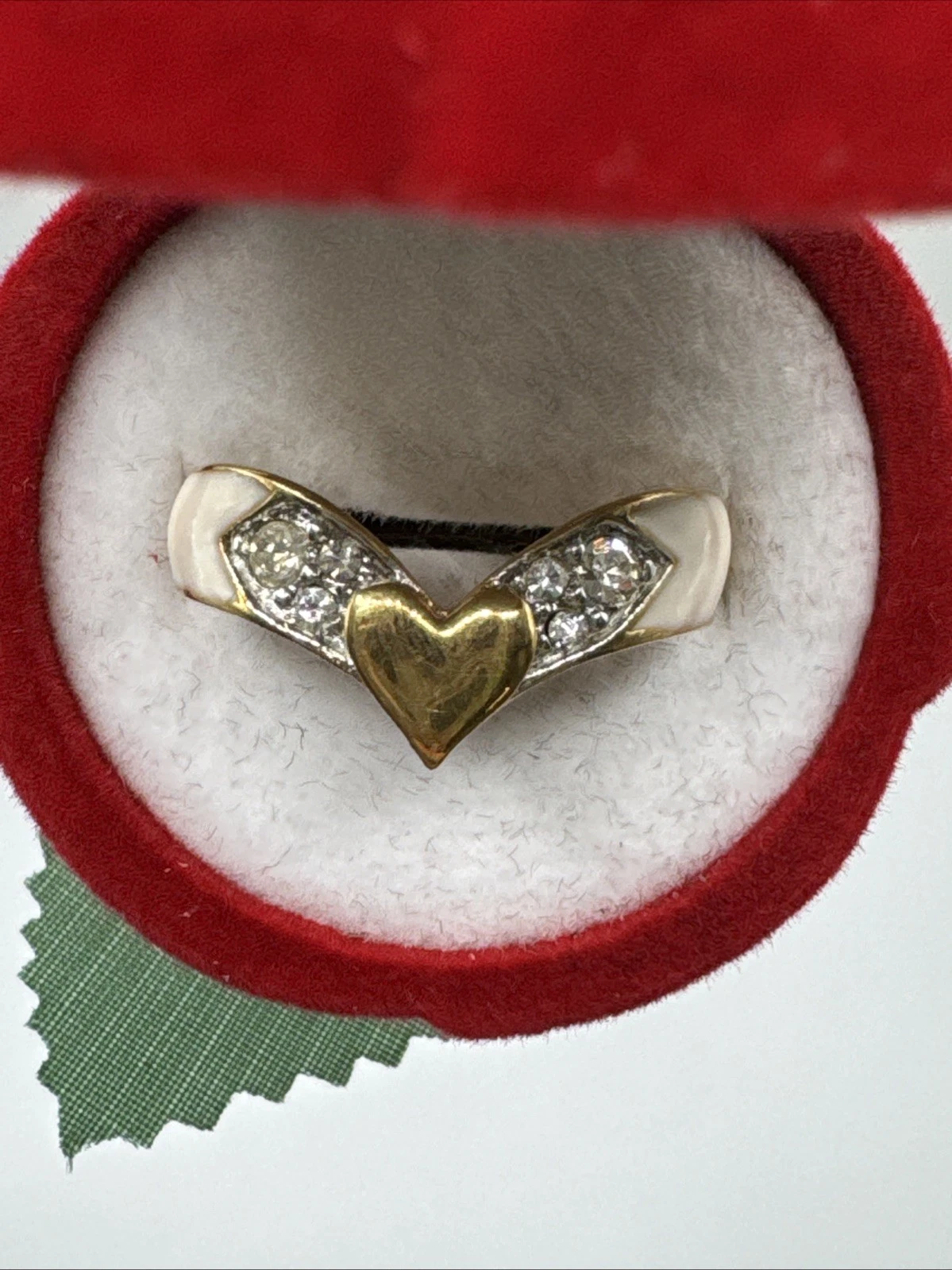 Bague vintage fantaisie cœur blanche avec strass. Taille 57.