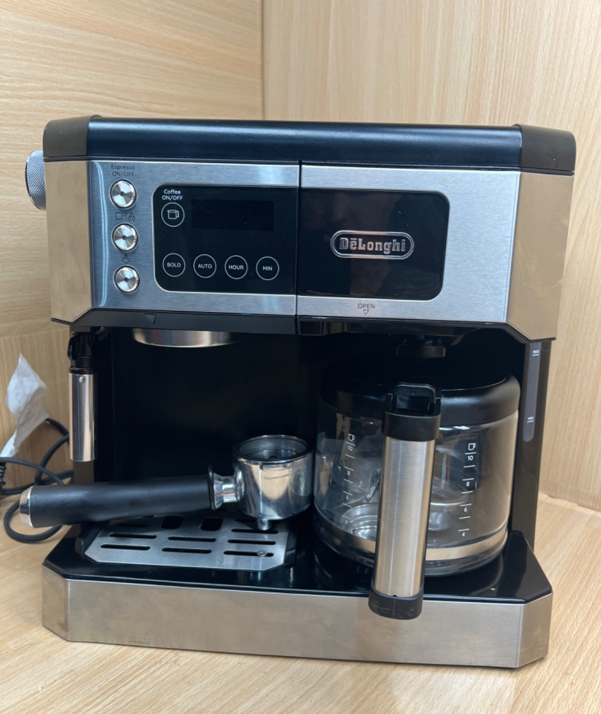 De'Longhi COM530M All-in-One Combination Coffee and Espresso Machine - Black