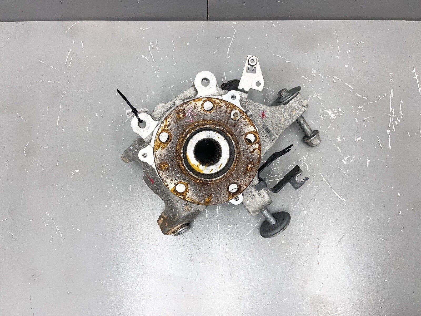 ⭐️2017-2020 MASERATI LEVANTE REAR RIGHT PASSENGER SIDE SPINDLE KNUCKLE HUB OEM