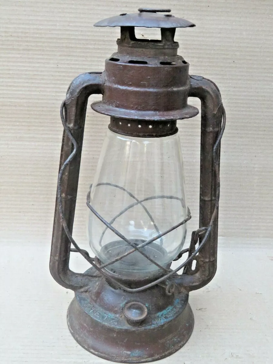 Antique DIETZ BLIZZARD NO.2 KEROSENE IRON HURRICANE lantern NY U.S.A.