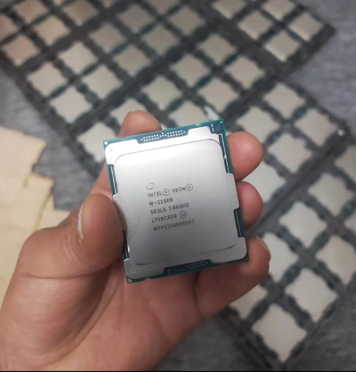 Intel Xeon W-2150B QS Version 3.0GHz 10Cores 20-Threads 13.75MB