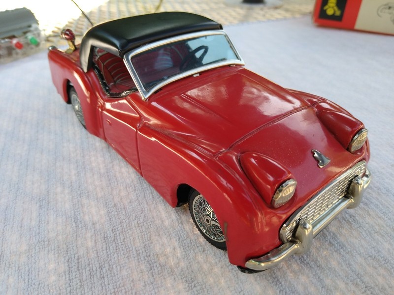 TRIUMPH COUPE TIN W/TETHERED REMOTE CONTROL & BOX BANDAI 4100 BATTERY TOY