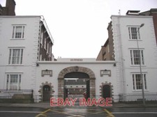 PHOTO  THOMAS STREET ENTRANCE TO GUINNESS ONE OF SEVERAL ENTRANCES TO THE GUINNE