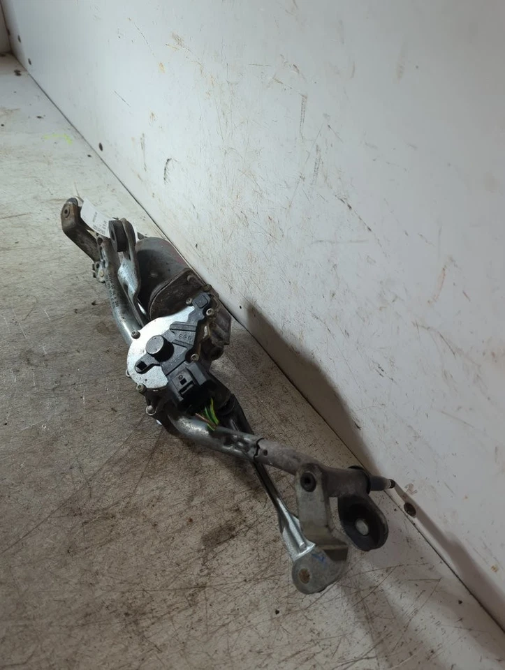 Audi A1 8x Tdi 3 Door 2014 1598 Wiper Motor (front) & Linkage 8X2955119H04 P95 - Image 2 of 4