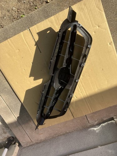 SUBARU Legacy BL5 Front Grill Genuine OEM Replacement Part - Picture 6 of 7