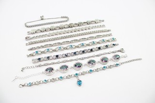 Tennisarmbänder silberfarben Alan Hannah Blumen Herz verstellbar x 10