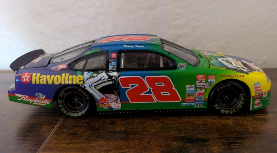 Kenny Irwin #28 Texaco/Joker 1998 Ford Taurus 1:24 Nascar Diecast Model  - Image 2 of 4