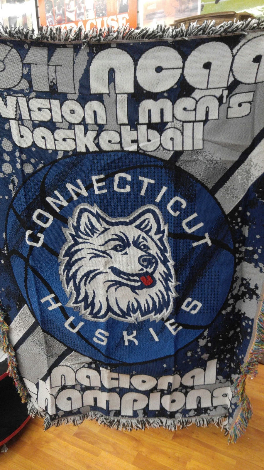 Northwest Connecticut Huskies Tapestry Throw Blanket