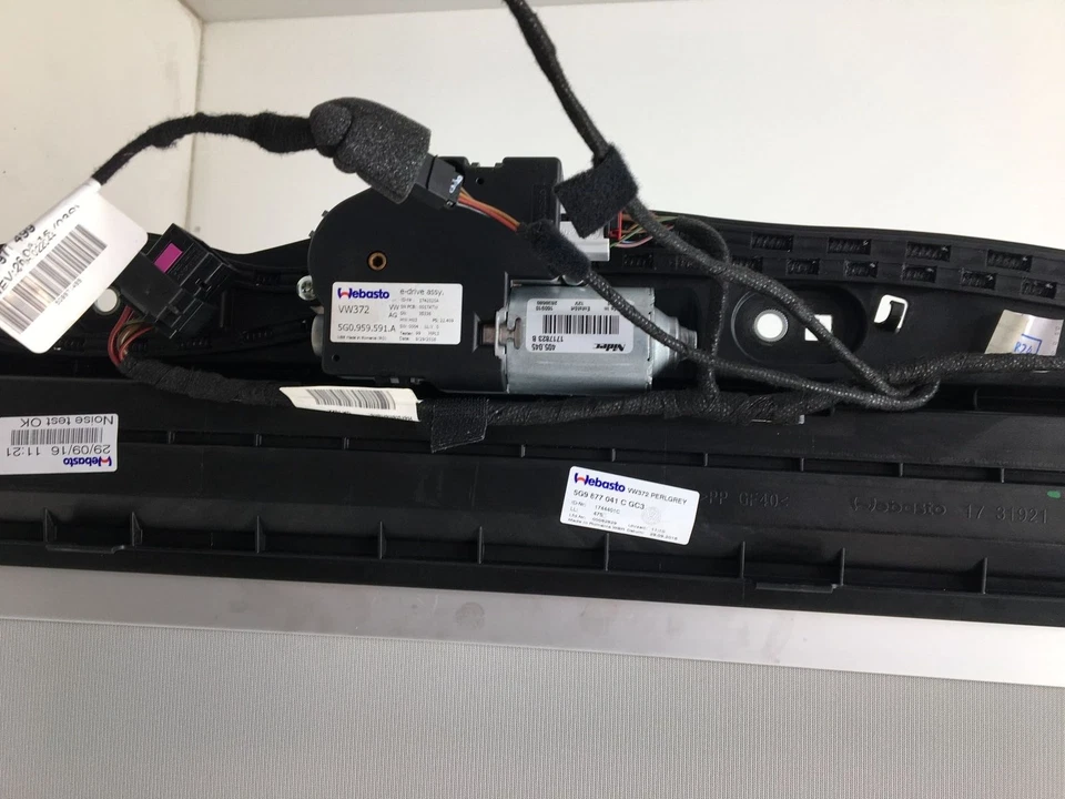 2017-2019 大众高尔夫 ALLTTRACK 太阳月亮车厢玻璃和框架 原始设备制造商 — 第 4/4 张图片