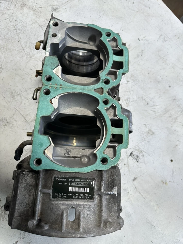 Оригинальный картер двигателя для снегохода Ski Doo MXZ 793 800 2000-2003 - Изображение 2 из 4