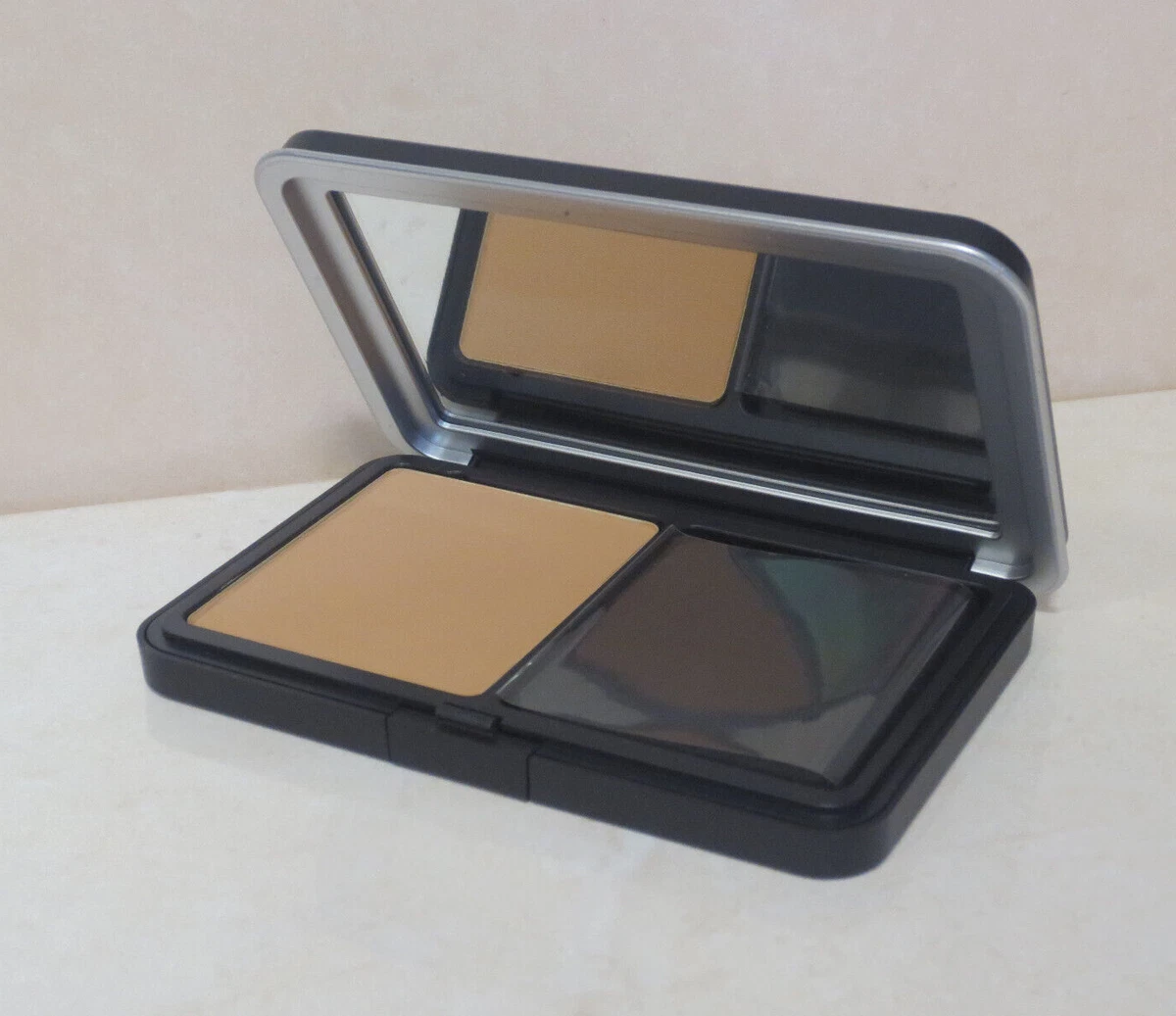 Makeup forever compact powder deals