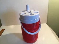 Rubbermaid Thermos Ribbed Red White Water Jug Cooler 1/2 Gallon 154A USA
