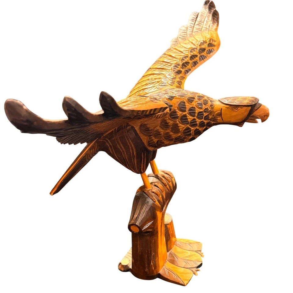 Escultura de águila de madera maciza natural tallada a mano de colección arte popular decoración de pie Foto 3 de 4