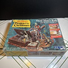 MPC Piratas del Caribe "Dead Man's Raft" Modelo Kit Sin Construir 1972