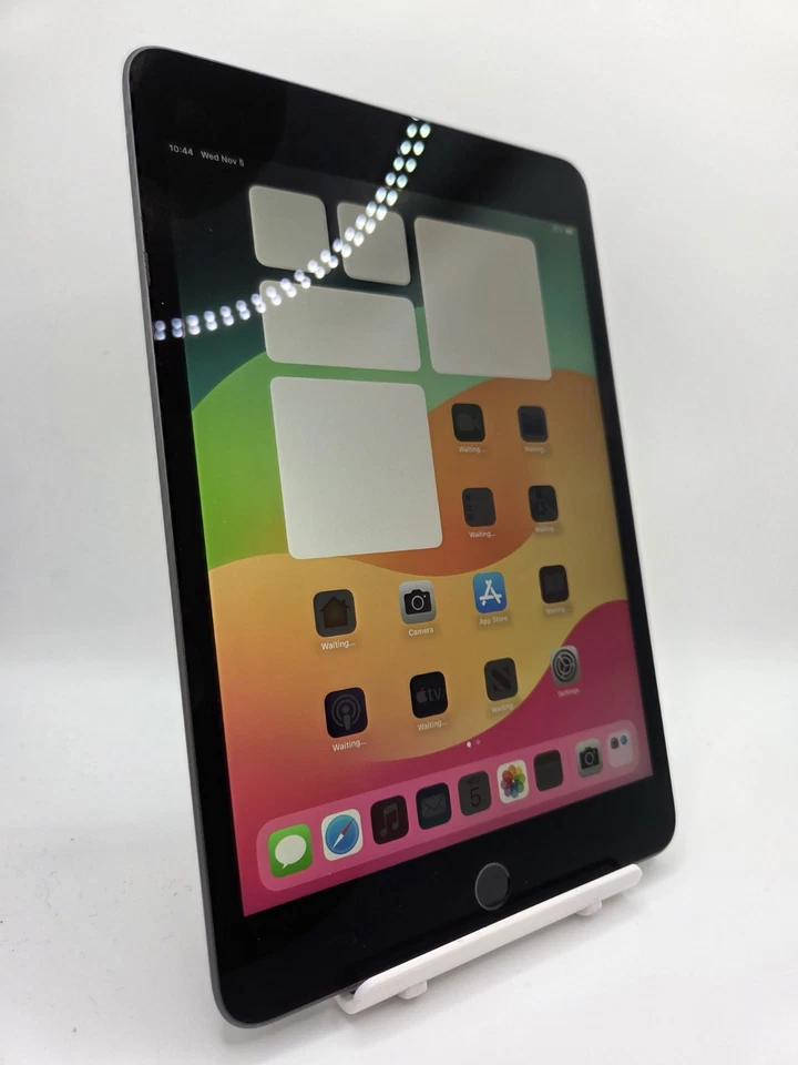 Apple iPad Mini 5th Gen Space Grey Wi-Fi 7.9" Retina Display iOS Tablet - Image 3 of 4