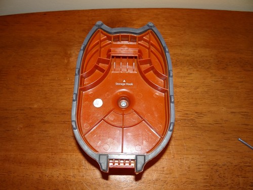 OEM Shark HV301 HV302 HV303 HV305 HV300W CUBIERTA INFERIOR/TAPA a cubo antipolvo con pasador - Imagen 5 de 6