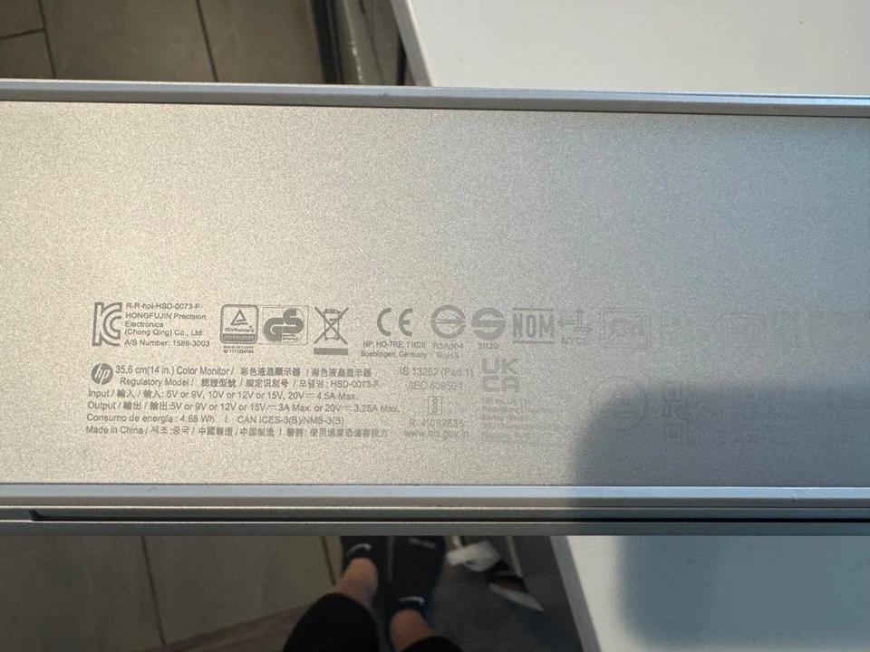 NEW 14in HP portable monitor (HP E14 G4 / IB065AA) - comes with cord and case - Image 4 of 4