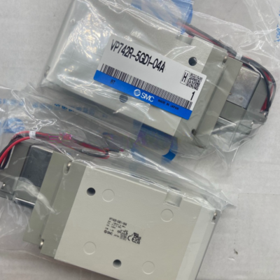 New In Box SMC VP742R-5GD1-04A Solenoid Valve