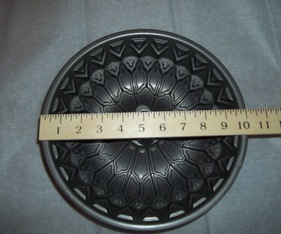 Williams Sonoma Nordic Ware Stained Glass Bundt Cake Pan 9 Cups Cooking