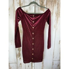 Heart Hips, Maroon Ribbed Off the shoulder Body Con Button Up Dress. Size Small.