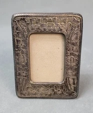 Desinger JENNIFER GRAHAM Silvertone FLORAL DESIGN Small PICTURE FRAME