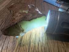 Chrysoprase very green rough 132g