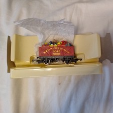 HORNBY 'OO' GAUGE R6932 'CHRISTMAS 2019'  PLANK WAGON