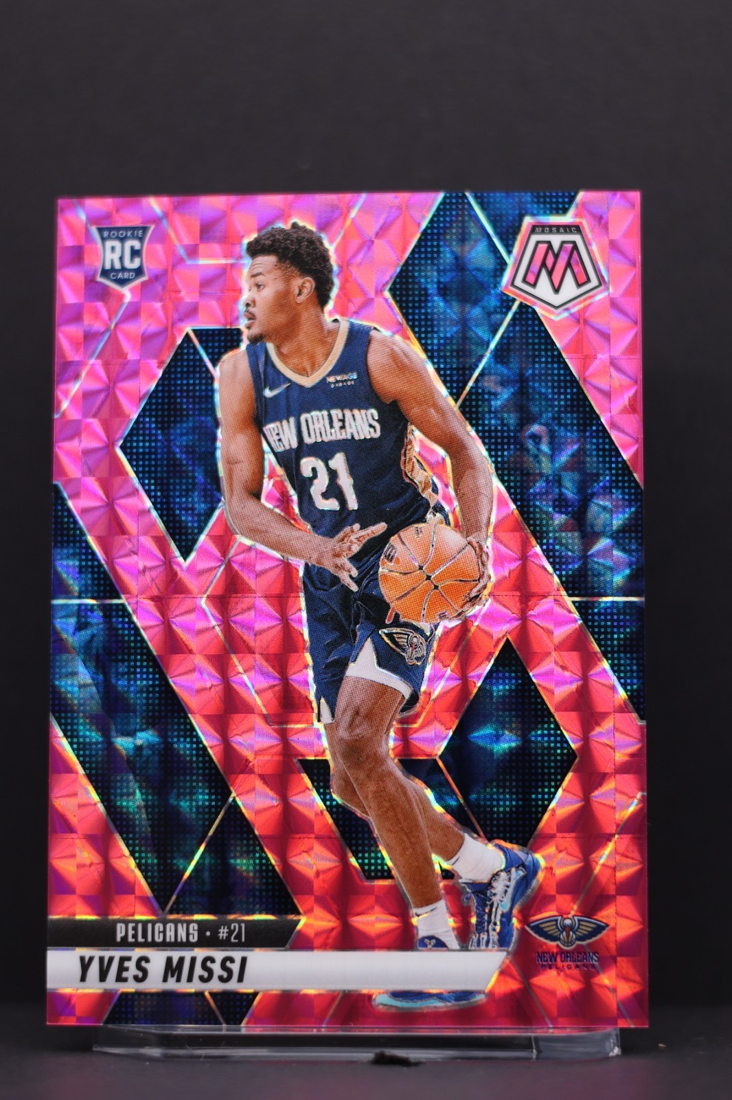 Yves Missi 2024-25 Panini Mosaic Rookies #243 Pink Mosaic Prizm /175 (RC)