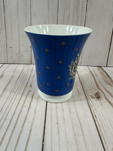 Royal Crest Emblem Themed Teacup, blue, and gold - Picture 4 of 10
