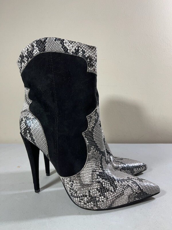 SIDE ZIP STILETTO CAPRI BOOTS SIZE 