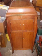 Antique Victor Victrola Phonograph has Electric Turntable-Working