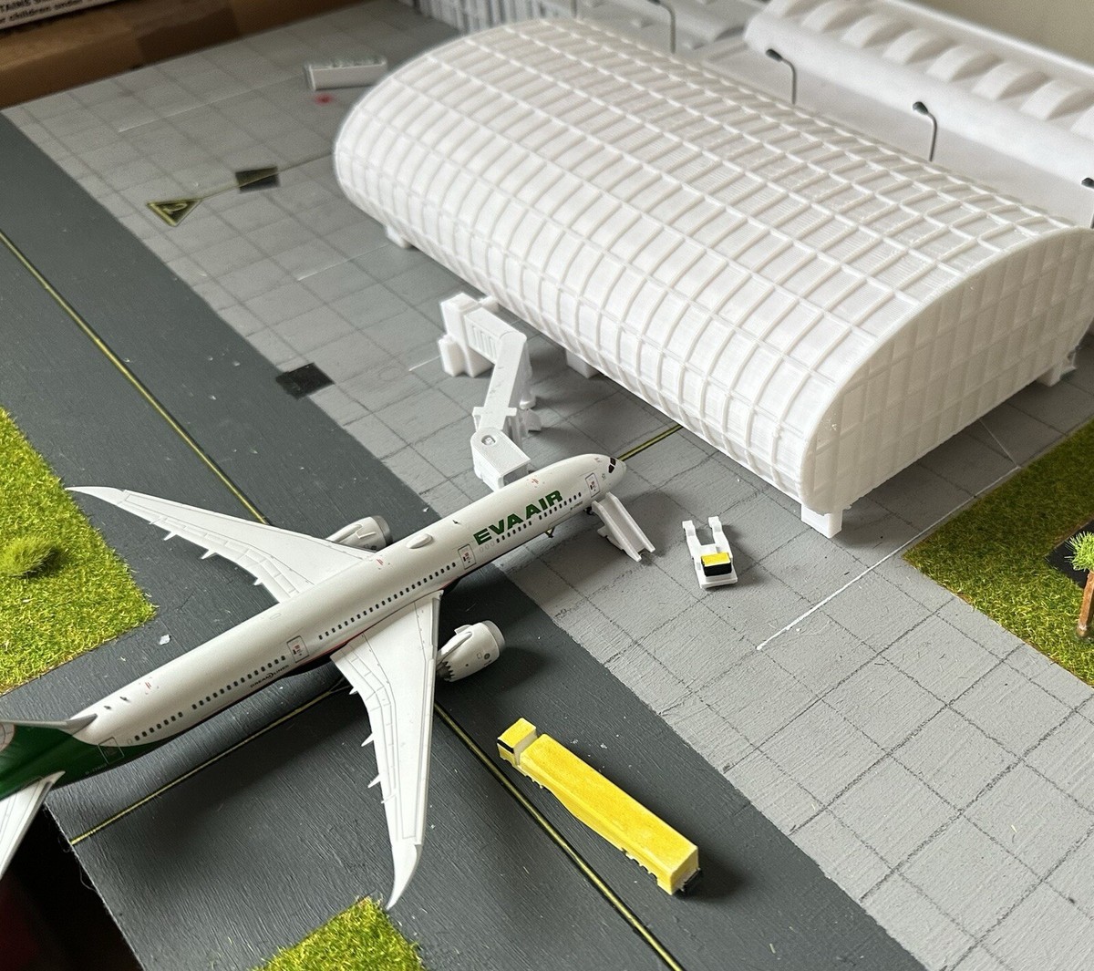 allnippon86 ページ 空港ターミナル1/500スケール Generic Airport Terminal (White) 1:500 Diorama Model