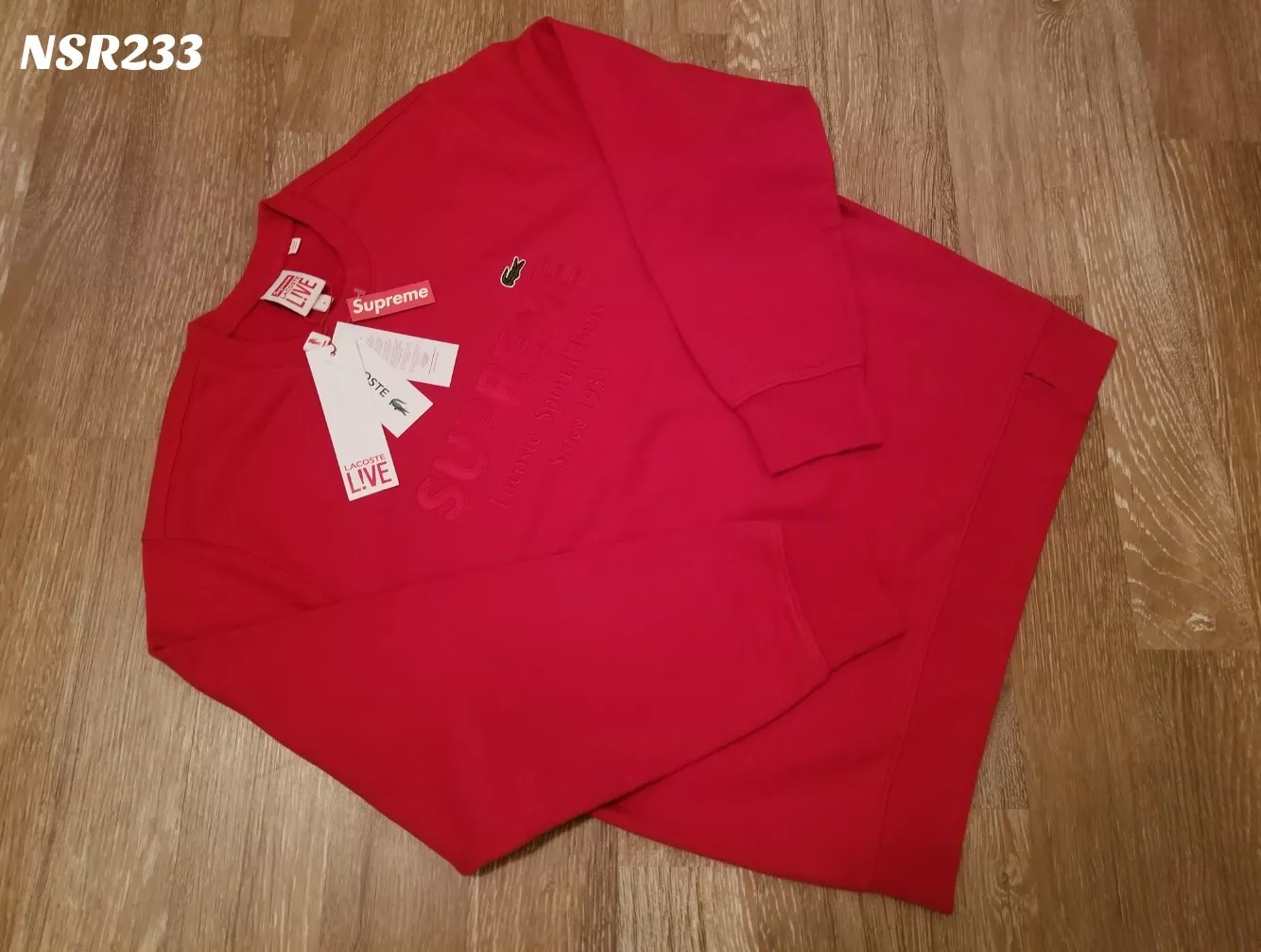 SUPREME LACOSTE CREWNECK ROUGE TAILLE MOYENNE FLAMBANT NEUF PRÊT À EXPÉDIER