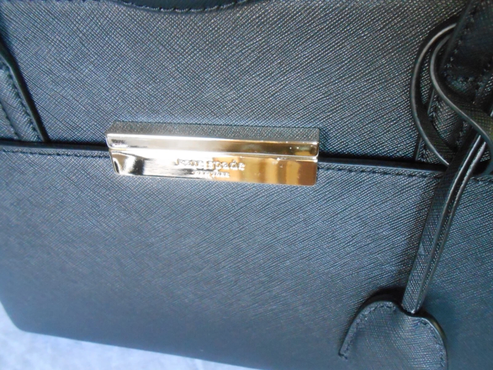 Borsa media Kate Spade media in pelle saffiano nera con cinturino staccabile nuova