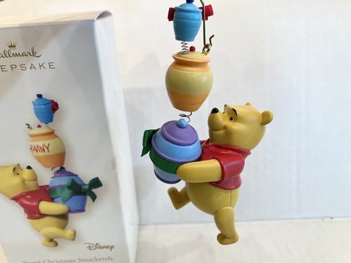 Hallmark Ornament Winnie the Pooh Sweet Christmas Smackerels WTP Collection 2007 - Picture 3 of 6