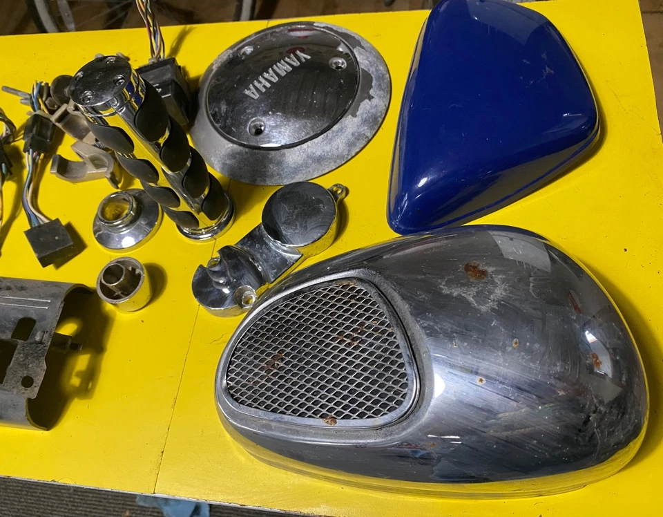 Yamaha Virago 750 XV750 1996 LOTE DE PIEZAS cubiertas soportes de agarre electrónica etc. Foto 3 de 4