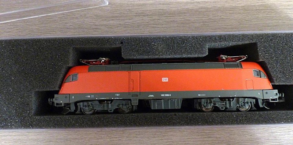 Hobbytrain 219670 N Elektrolok BR 182 Taurus verkehrsrot DEFEKT OVP - Bild 2 von 3