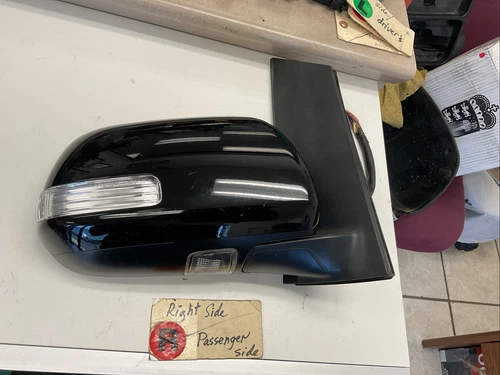 OEM Genuine Toyota Door Mirror 2013-2014 Sienna Limited Black paint scratches