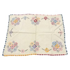 Centrotavola vintage ricamato piccolo panno rettangolare colorato bordo all'uncinetto