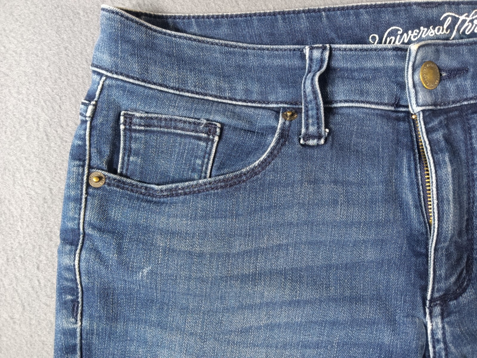 Universal Thread Women's Jeans Mid Rise Skinny Size 6/28R Distressed Blue