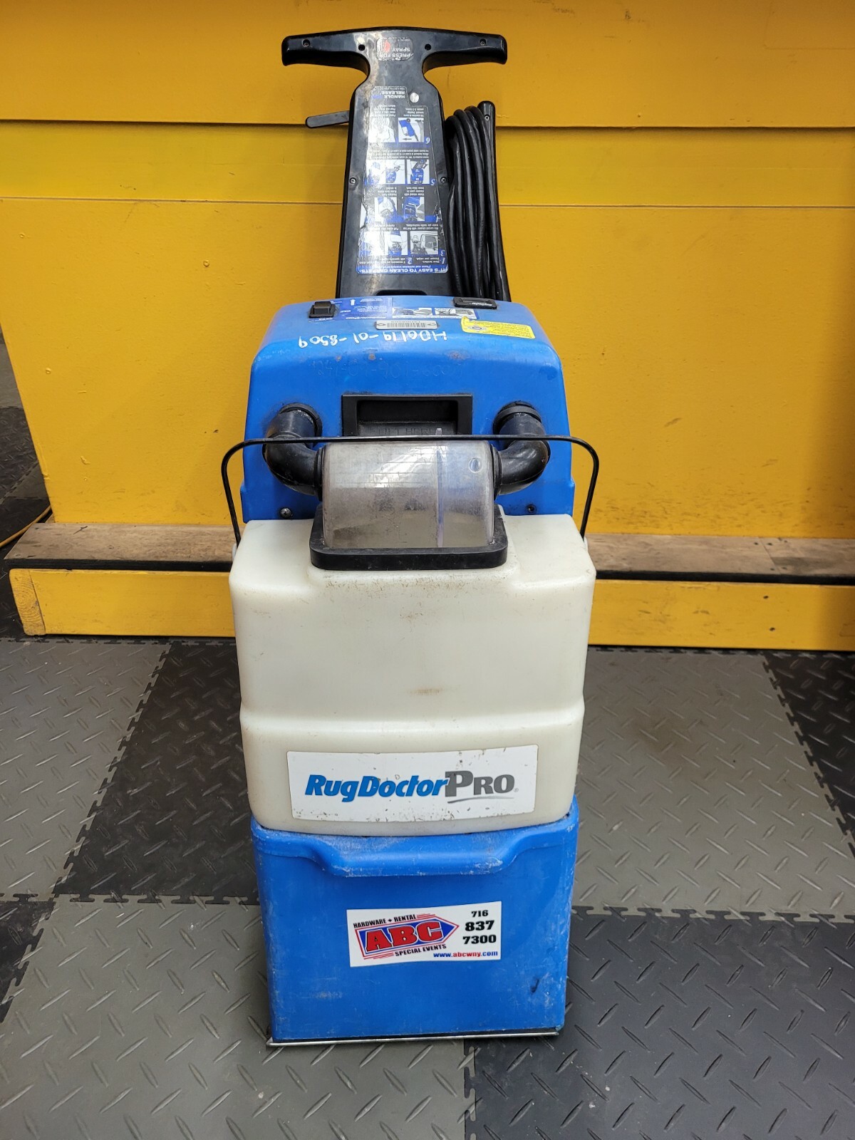 Rug Doctor Wide Track Wt C2a Professional Carpet Cleaner No Reserve For Sale Online Ebay